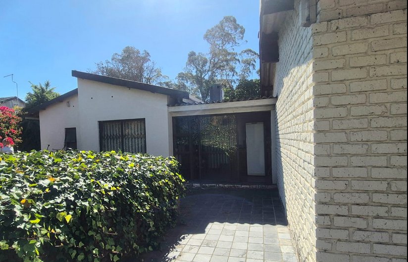 6 Bedroom Property for Sale in Amalinda North Eastern Cape